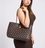 Bolso Guess centre stage brown